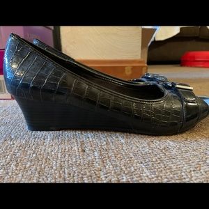 Lifestride Wedge in Black.